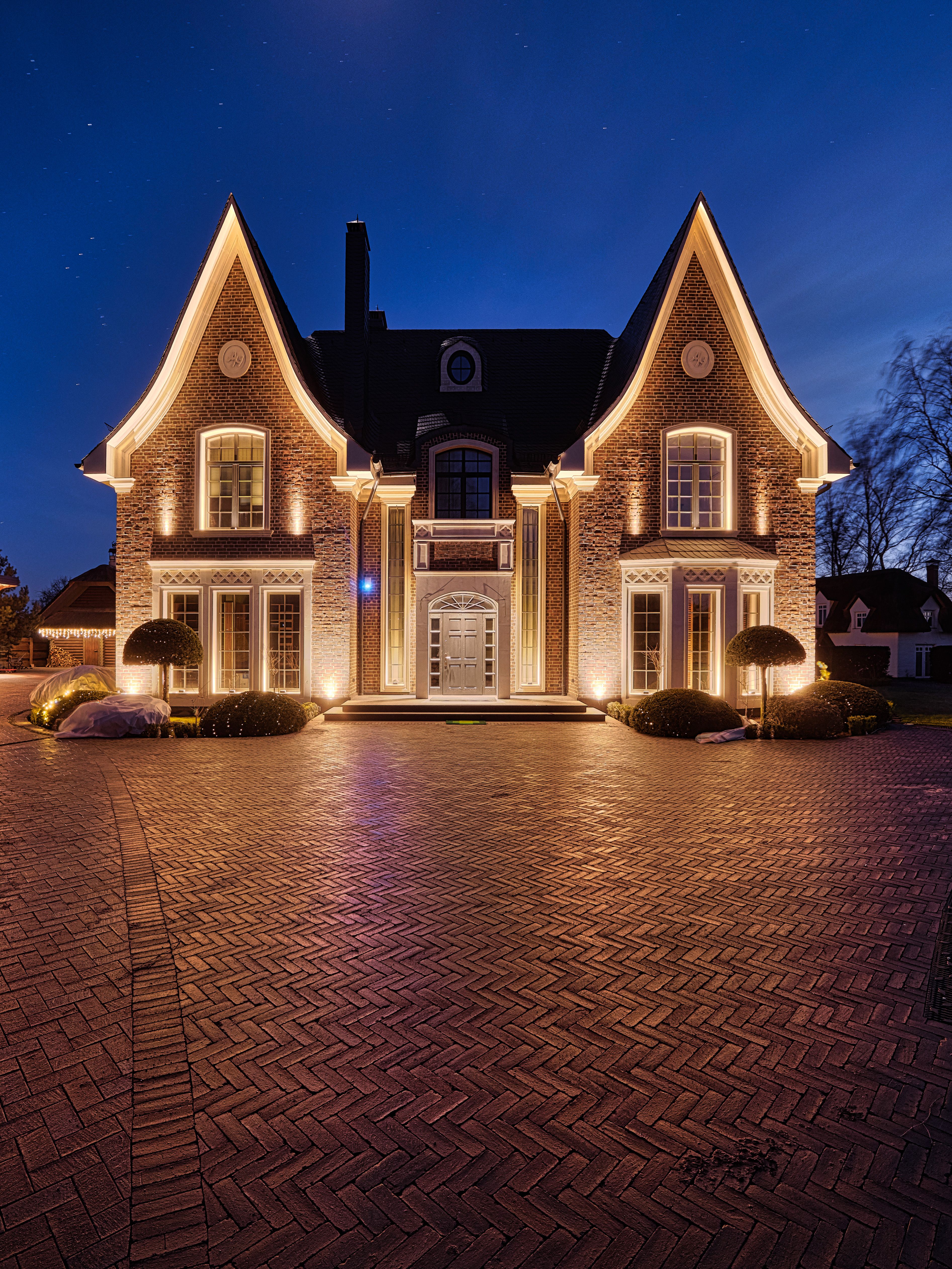 Exterior lighting — villa